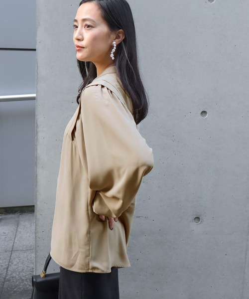 libelle more（リベル モア）の「ショルダータックブラウス（シャツ/ブラウス・レディース・ブラック/ベージュ/オフホワイト・M/L）」の10枚目の写真