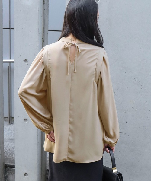 libelle more（リベル モア）の「ショルダータックブラウス（シャツ/ブラウス・レディース・ブラック/ベージュ/オフホワイト・M/L）」の20枚目の写真