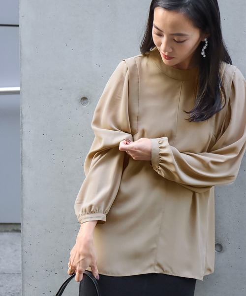 libelle more（リベル モア）の「ショルダータックブラウス（シャツ/ブラウス・レディース・ブラック/ベージュ/オフホワイト・M/L）」の5枚目の写真