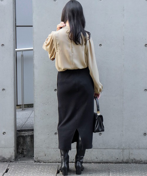 libelle more（リベル モア）の「ショルダータックブラウス（シャツ/ブラウス・レディース・ブラック/ベージュ/オフホワイト・M/L）」の14枚目の写真