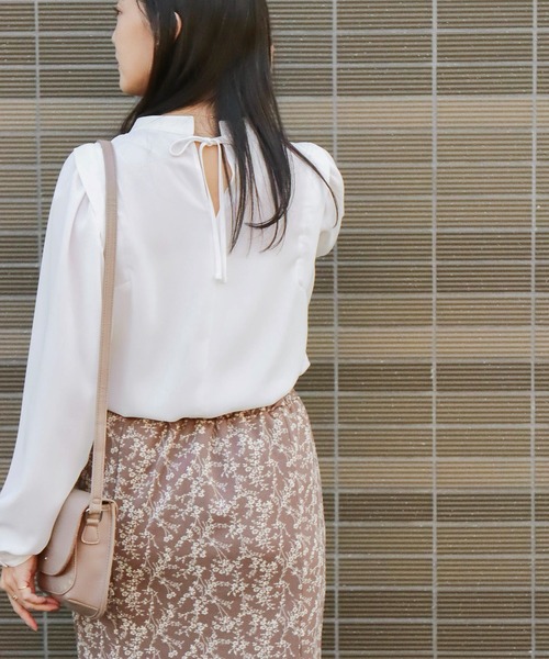 libelle more（リベル モア）の「ショルダータックブラウス（シャツ/ブラウス・レディース・ブラック/ベージュ/オフホワイト・M/L）」の19枚目の写真