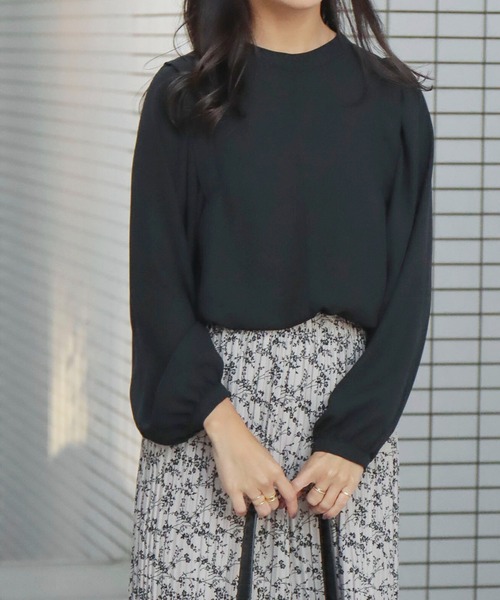 libelle more（リベル モア）の「ショルダータックブラウス（シャツ/ブラウス・レディース・ブラック/ベージュ/オフホワイト・M/L）」の13枚目の写真