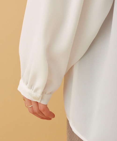 libelle more（リベル モア）の「ショルダータックブラウス（シャツ/ブラウス・レディース・ブラック/ベージュ/オフホワイト・M/L）」の12枚目の写真