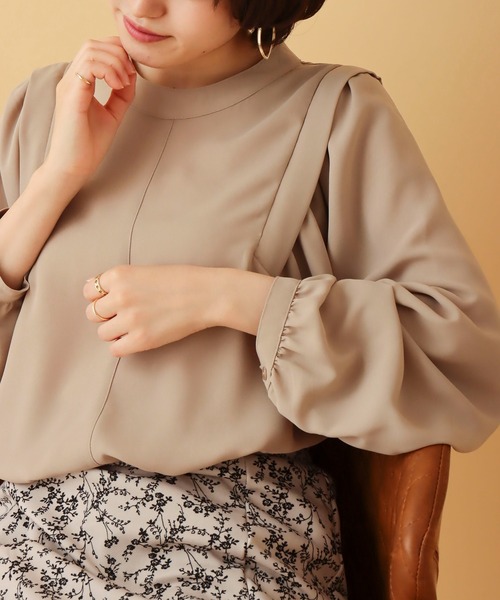 libelle more（リベル モア）の「ショルダータックブラウス（シャツ/ブラウス・レディース・ブラック/ベージュ/オフホワイト・M/L）」の6枚目の写真