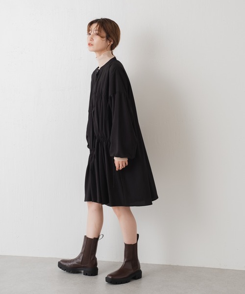 Kastane（カスタネ）の「紐付きギャザーミニワンピース（ワンピース・レディース・ブラック/モカ・FREE）」の3枚目の写真