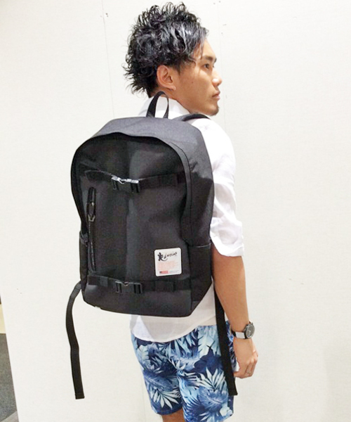 VENCEEXCHANGE（ヴァンスエクスチェンジ）の「LARKINSラーキンス　 ROUND BACKPACK                （バックパック/リュック・メンズ・ダークグリーン/ブラック/ホワイト/ネイビー・FREE）」の2枚目の写真