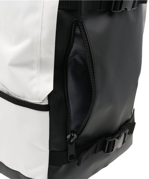 VENCEEXCHANGE（ヴァンスエクスチェンジ）の「LARKINSラーキンス　 ROUND BACKPACK                （バックパック/リュック・メンズ・ダークグリーン/ブラック/ホワイト/ネイビー・FREE）」の6枚目の写真