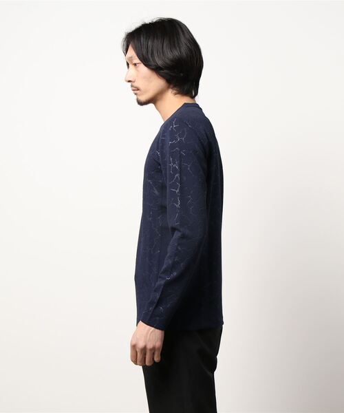 HIDEAWAYS NICOLE（ハイダウェイニコル）の「ブリスタークラックエンボスＶネック（Tシャツ/カットソー・メンズ・ブラック/ネイビー/オフホワイト・MEDIUM/LARGE/X-LARGE）」の4枚目の写真