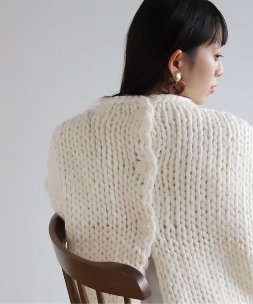 vingtrois（バントロア）の「【vingtrois】前後2WAYハンドメイドハイネックケーブルニットベストトップス（ニット/セーター・レディース・アイボリー/ベージュ・M）」の2枚目の写真