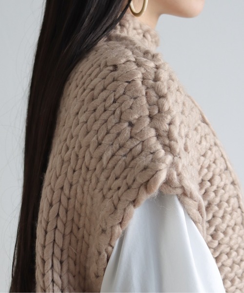 vingtrois（バントロア）の「【vingtrois】前後2WAYハンドメイドハイネックケーブルニットベストトップス（ニット/セーター・レディース・アイボリー/ベージュ・M）」の18枚目の写真