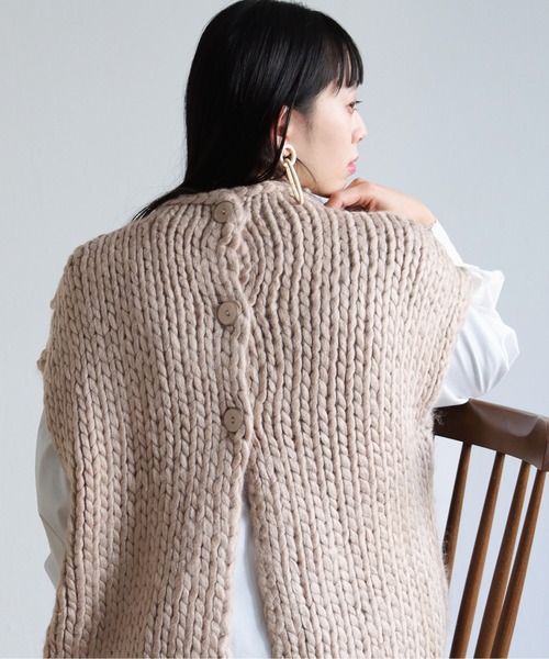 vingtrois（バントロア）の「【vingtrois】前後2WAYハンドメイドハイネックケーブルニットベストトップス（ニット/セーター・レディース・アイボリー/ベージュ・M）」の4枚目の写真
