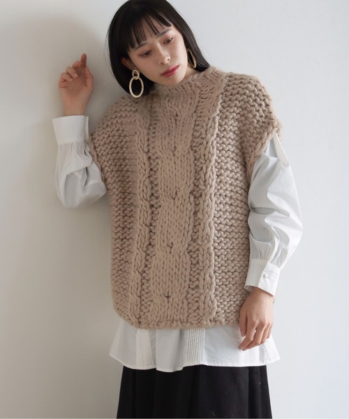 vingtrois（バントロア）の「【vingtrois】前後2WAYハンドメイドハイネックケーブルニットベストトップス（ニット/セーター・レディース・アイボリー/ベージュ・M）」の16枚目の写真
