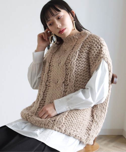 vingtrois（バントロア）の「【vingtrois】前後2WAYハンドメイドハイネックケーブルニットベストトップス（ニット/セーター・レディース・アイボリー/ベージュ・M）」の13枚目の写真
