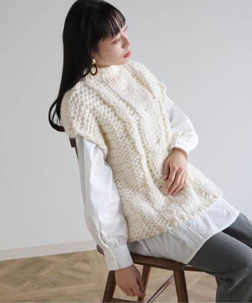 vingtrois（バントロア）の「【vingtrois】前後2WAYハンドメイドハイネックケーブルニットベストトップス（ニット/セーター・レディース・アイボリー/ベージュ・M）」の15枚目の写真