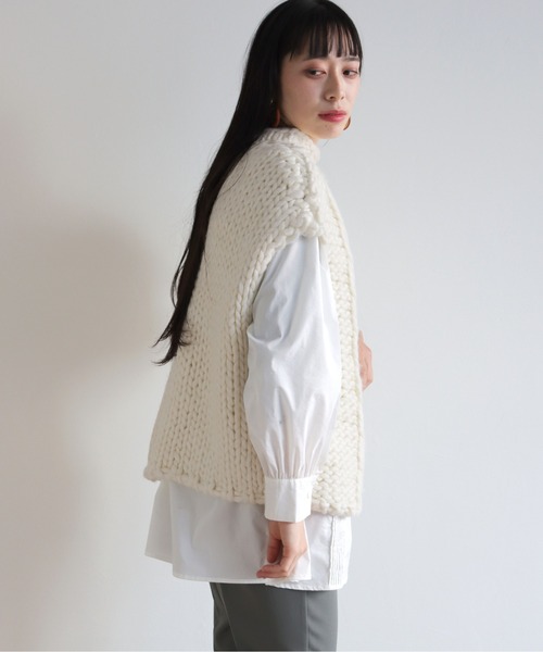 vingtrois（バントロア）の「【vingtrois】前後2WAYハンドメイドハイネックケーブルニットベストトップス（ニット/セーター・レディース・アイボリー/ベージュ・M）」の7枚目の写真