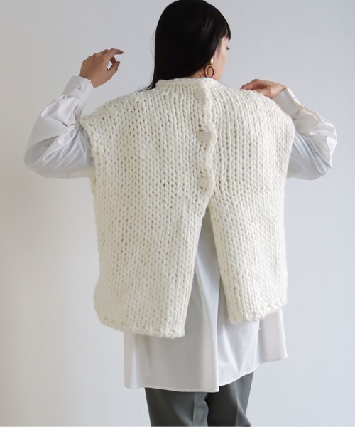 vingtrois（バントロア）の「【vingtrois】前後2WAYハンドメイドハイネックケーブルニットベストトップス（ニット/セーター・レディース・アイボリー/ベージュ・M）」の5枚目の写真