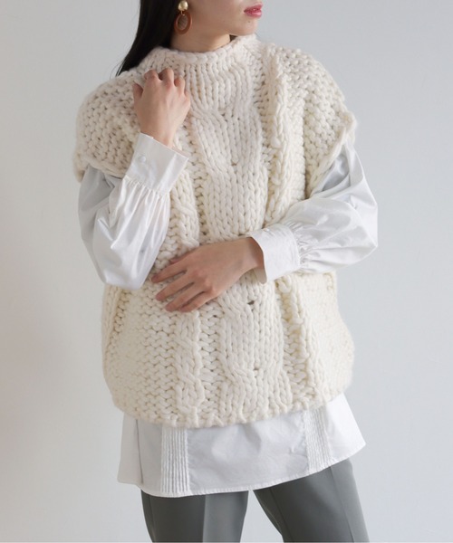 vingtrois（バントロア）の「【vingtrois】前後2WAYハンドメイドハイネックケーブルニットベストトップス（ニット/セーター・レディース・アイボリー/ベージュ・M）」の11枚目の写真