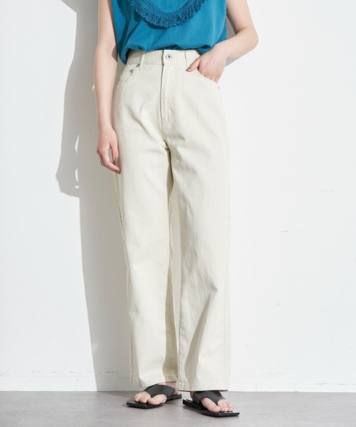 earth music&ecology(アースミュージックアンドエコロジー)の「ストレートデニム(その他パンツ・レディース・インディゴブルー/アイボリー/グレイッシュベージュ・S/M/L)」の2枚目の写真