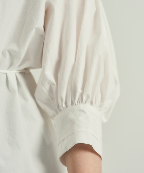 PUBLIC TOKYO（パブリックトウキョウ）の「【岐阜県産】ボリュームスリーブアシメヘムブラウス/オーバーサイズシャツ/ウォッシャブル（シャツ/ブラウス・レディース・ホワイト/ブラック/ミント・FREE）」の10枚目の写真