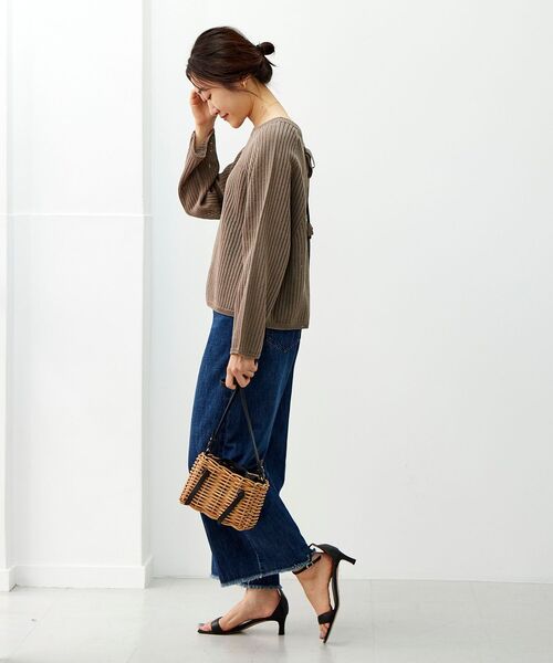 le.coeur blanc(ルクールブラン)の「バックシャンホールガーメント針抜きニット(ニット/セーター・レディース・ベージュ/モカ・38)」の11枚目の写真