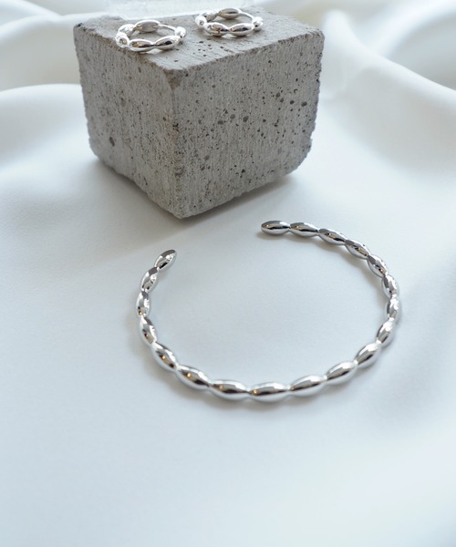 Jenny BY IMMANOEL（ジェニーバイイマノエル）の「バンピーバングル（ブレスレット・レディース・シルバー/ゴールド・FREE）」の4枚目の写真