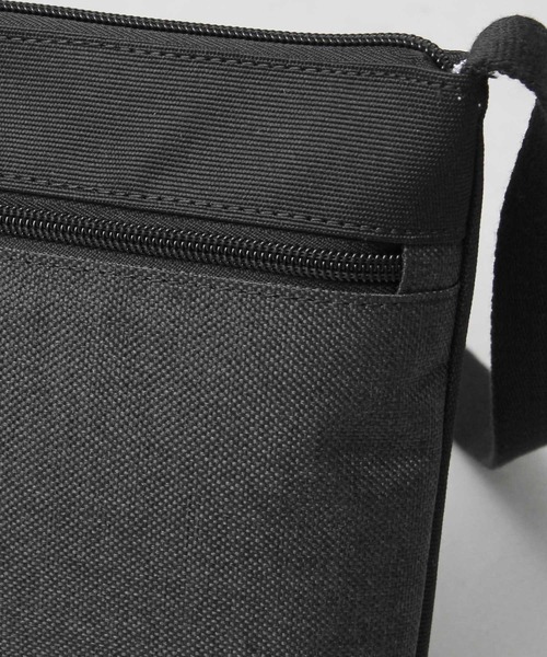 moz（モズ）の「リフレクトチャーム付き メランジコンビ素材 サコッシュバッグ（ショルダーバッグ・レディース・ブラック・FREE）」の9枚目の写真