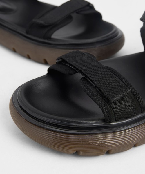 CHARLES & KEITH（チャールズ & キース）の「リサイクルポリエステル ベルクロストラップサンダル / Recycled Polyester Velcro-Strap Sports Sandals（サンダル・レディース・ブルー/ライラック/ブラック/イエロー・23cm/24.5cm/25.5cm/25cm/22.5cm/23.5cm）」の8枚目の写真