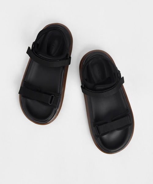 CHARLES & KEITH（チャールズ & キース）の「リサイクルポリエステル ベルクロストラップサンダル / Recycled Polyester Velcro-Strap Sports Sandals（サンダル・レディース・ブルー/ライラック/ブラック/イエロー・23cm/24.5cm/25.5cm/25cm/22.5cm/23.5cm）」の11枚目の写真