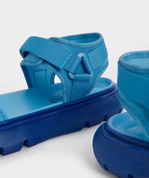 CHARLES & KEITH（チャールズ & キース）の「リサイクルポリエステル ベルクロストラップサンダル / Recycled Polyester Velcro-Strap Sports Sandals（サンダル・レディース・ブルー/ライラック/ブラック/イエロー・23cm/24.5cm/25.5cm/25cm/22.5cm/23.5cm）」の14枚目の写真