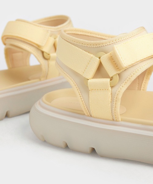 CHARLES & KEITH（チャールズ & キース）の「リサイクルポリエステル ベルクロストラップサンダル / Recycled Polyester Velcro-Strap Sports Sandals（サンダル・レディース・ブルー/ライラック/ブラック/イエロー・23cm/24.5cm/25.5cm/25cm/22.5cm/23.5cm）」の21枚目の写真