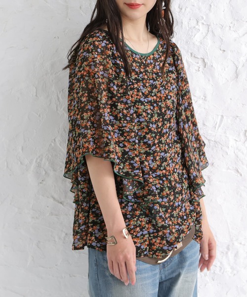 osharewalker（オシャレウォーカー）の「【廃盤】『花柄プリントラッフルフリルブラウス』（シャツ/ブラウス・レディース・ブラック/グリーン/アイボリー・1/2）」の2枚目の写真