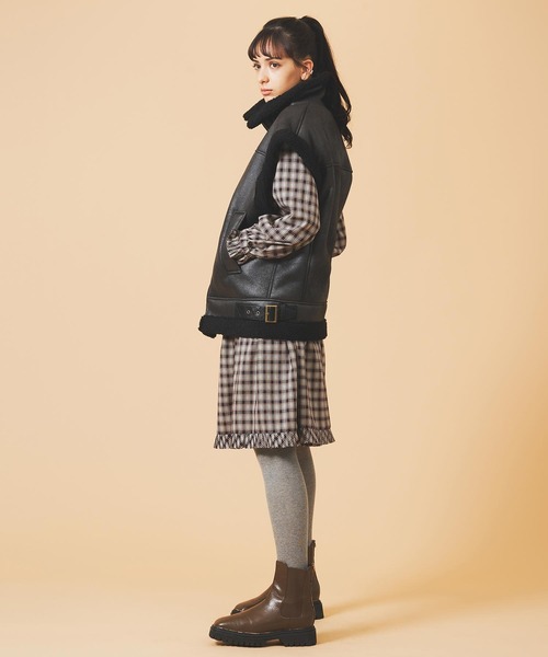 MILKFED.（ミルクフェド）の「FAUX MOUTON VEST（ムートンコート・レディース・ブラック/ベージュ/ブラウン・ONE SIZE）」の19枚目の写真