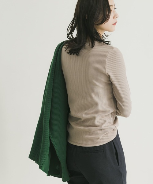 URBAN RESEARCH（アーバンリサーチ）の「ロングスリーブリブカットソー（Tシャツ/カットソー・レディース・オフホワイト/ブラック/ベージュ系その他/グリーン・FREE）」の12枚目の写真