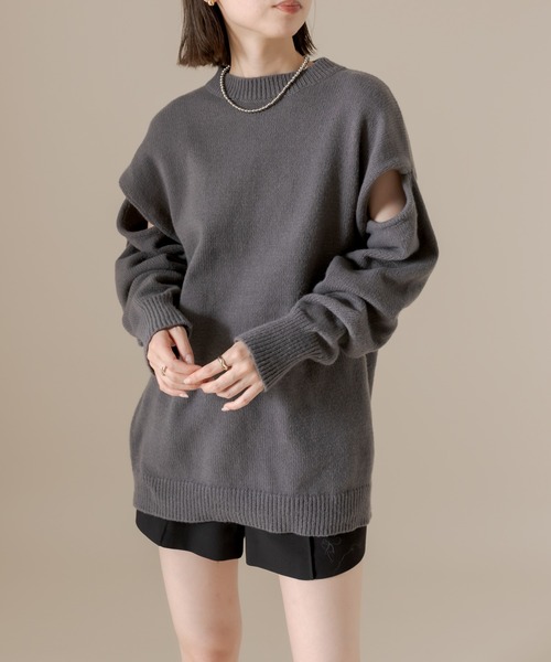 mline（エムライン）の「[mline] ショルダースリットニット（ニット/セーター・レディース・チャコールグレー/グリーン/アイボリー・FREE）」の2枚目の写真