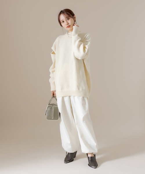 mline（エムライン）の「[mline] ショルダースリットニット（ニット/セーター・レディース・チャコールグレー/グリーン/アイボリー・FREE）」の13枚目の写真