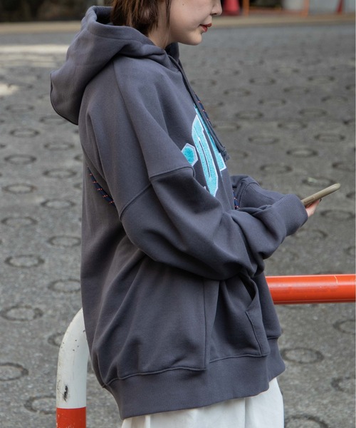 WEGO（ウィゴー）の「WEGO/ヘビーウエイト サガラカレッジプルパーカー（パーカー・メンズ・ダークグリーン/杢グレー/グレー系その他/スミクロ・MEDIUM/LARGE）」の10枚目の写真