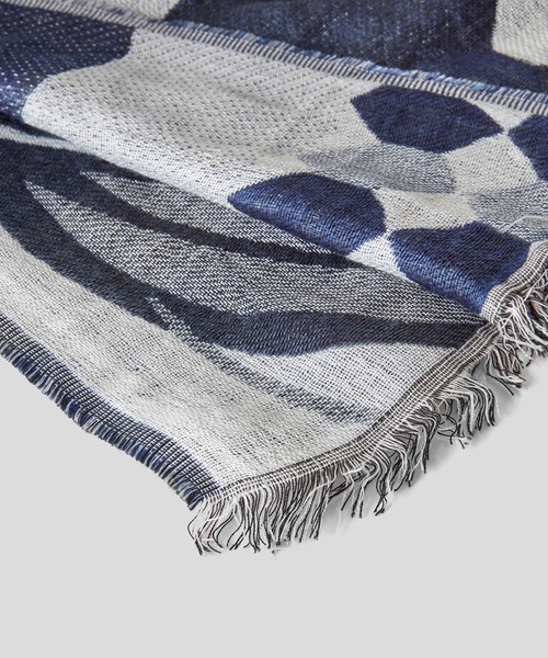 BENETTON (UNITED COLORS OF BENETTON)（ベネトンユナイテッドカラーズオブベネトン）の「フラワーモチーフ柄ストール（ストール/ショール・レディース・ネイビー/ブラウン系その他/グリーン系その他/ピンク系その他・ONE SIZE）」の6枚目の写真