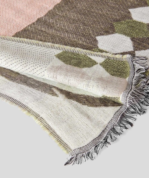 BENETTON (UNITED COLORS OF BENETTON)（ベネトンユナイテッドカラーズオブベネトン）の「フラワーモチーフ柄ストール（ストール/ショール・レディース・ネイビー/ブラウン系その他/グリーン系その他/ピンク系その他・ONE SIZE）」の16枚目の写真