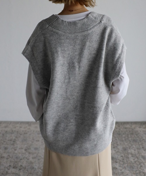 amini(アミニ)の「【2022 A/W】ディープVネックニットベスト(ニット/セーター・レディース・ライトグレー/アイボリー・MEDIUM)」の9枚目の写真