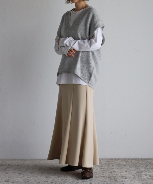 amini(アミニ)の「【2022 A/W】ディープVネックニットベスト(ニット/セーター・レディース・ライトグレー/アイボリー・MEDIUM)」の11枚目の写真
