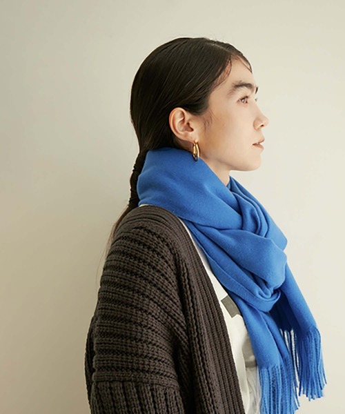 SALON adam et rope'（サロン アダム エ ロペ）の「【WEB限定】大判無地ストール（ストール/ショール・レディース・ホワイト/ブラウン/レッド/ブルー・FREE）」の3枚目の写真