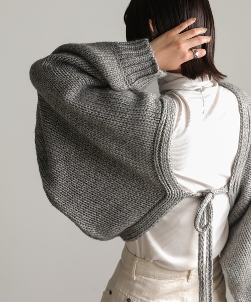 select MOCA（セレクトモカ）の「2022 AW ボリュームスリーブ2WAYローゲージニットボレロ（カーディガン/ボレロ・レディース・ベージュ/アイボリー/グレー・FREE）」の14枚目の写真