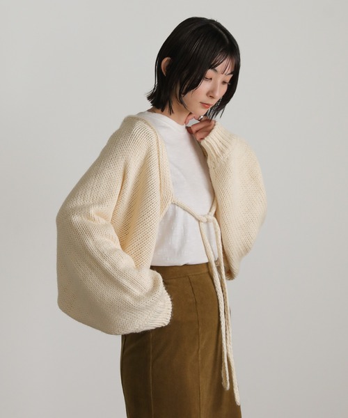 select MOCA（セレクトモカ）の「2022 AW ボリュームスリーブ2WAYローゲージニットボレロ（カーディガン/ボレロ・レディース・ベージュ/アイボリー/グレー・FREE）」の20枚目の写真