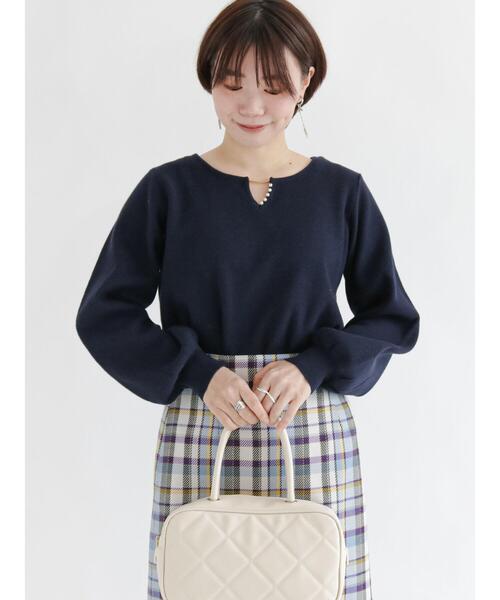 Te chichi TERRASSE（テチチテラス）の「パールバーネックニット（ニット/セーター・レディース・ネイビー/ピンク/グリーン/オフホワイト・ﾌﾘ-）」の10枚目の写真