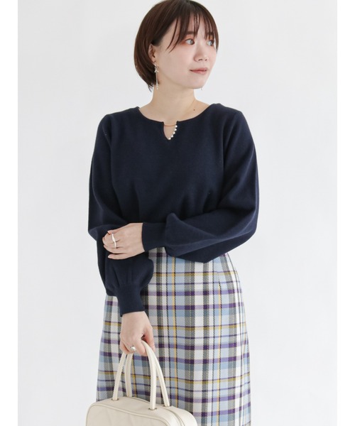 Te chichi TERRASSE（テチチテラス）の「パールバーネックニット（ニット/セーター・レディース・ネイビー/ピンク/グリーン/オフホワイト・ﾌﾘ-）」の3枚目の写真