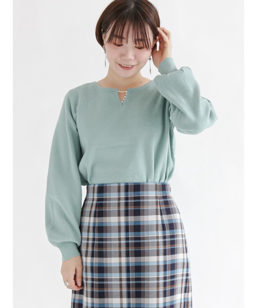 Te chichi TERRASSE（テチチテラス）の「パールバーネックニット（ニット/セーター・レディース・ネイビー/ピンク/グリーン/オフホワイト・ﾌﾘ-）」の2枚目の写真