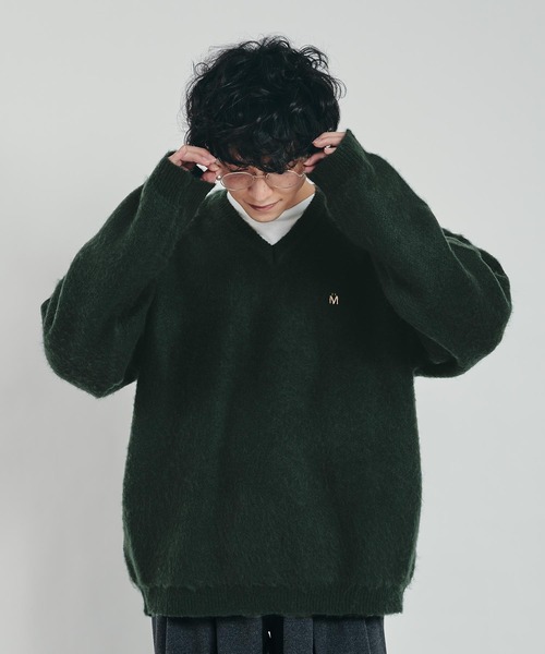 MUHET(ミュエータ)の「Vネックブラッシュドニット(ニット/セーター・レディース・パープル/ダークブラウン/ブルー/ダークグリーン・X-LARGE/MEDIUM)」の2枚目の写真