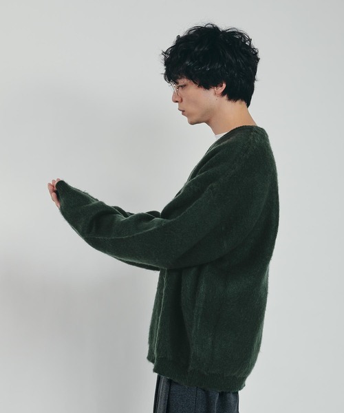 MUHET(ミュエータ)の「Vネックブラッシュドニット(ニット/セーター・レディース・パープル/ダークブラウン/ブルー/ダークグリーン・X-LARGE/MEDIUM)」の19枚目の写真