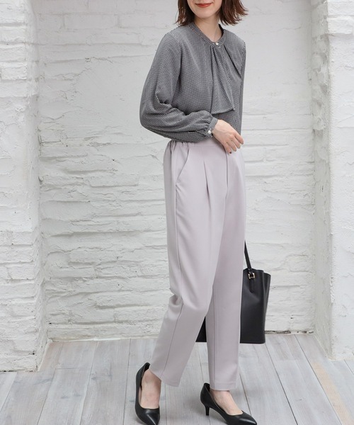 Honeys(ハニーズ)の「イージーテーパードパンツ(スラックス・レディース・ブルー系その他/ネイビー/イエロー/ピンク/グレイッシュベージュ/ブラック/アイボリー/ミント/ライトピンク/グリーン/ブルー/モカ・LL/S/M/L/SS/3L)」の21枚目の写真