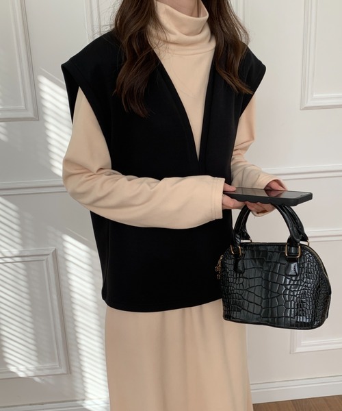 ABITOKYO(アビトーキョー)の「Vネックベスト&タートルネックフレアワンピースセットアップ(ワンピース・レディース・ベージュ/チャコールグレー/ブラック・M/L)」の11枚目の写真